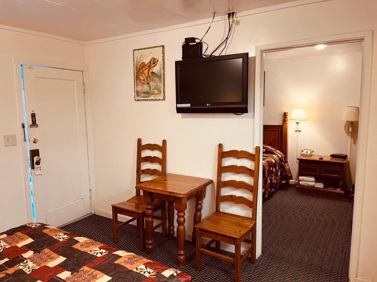 Jumping Frog Motel 2*